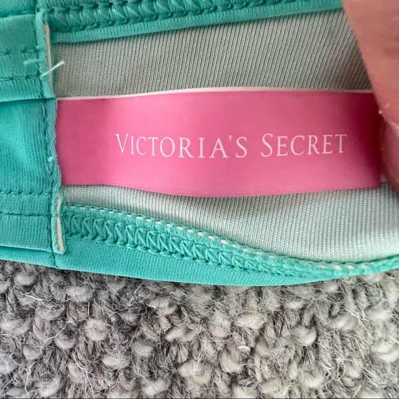 Victoria’s Secret bikini top - size 34D (runs small - fits size 34C) - Picture 3 of 5